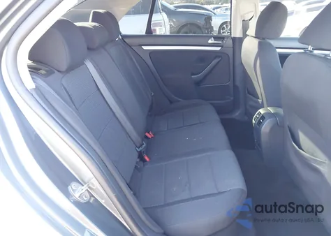 2010 Volkswagen Jetta S z USA, uszkodzony, nr VIN 3VWJZ7AJ7AM034782